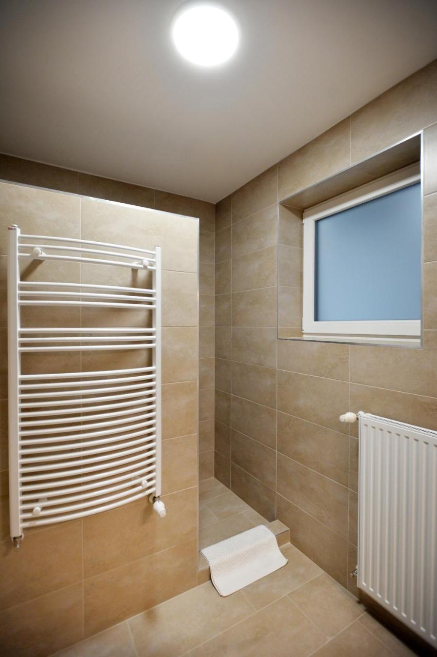 One Luxury Suites Eger Exteriér fotografie