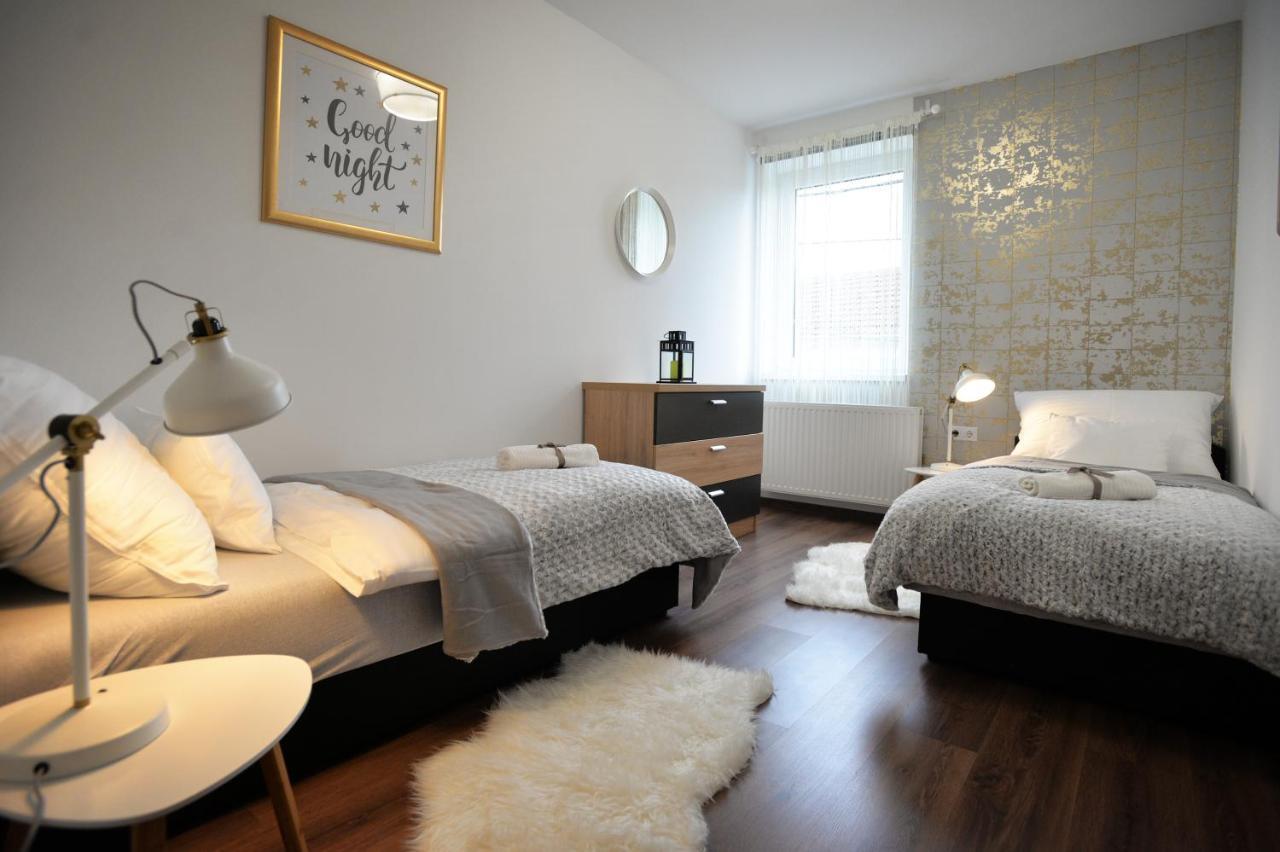 One Luxury Suites Eger Exteriér fotografie