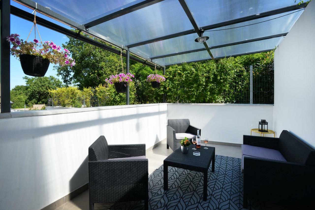 One Luxury Suites Eger Exteriér fotografie