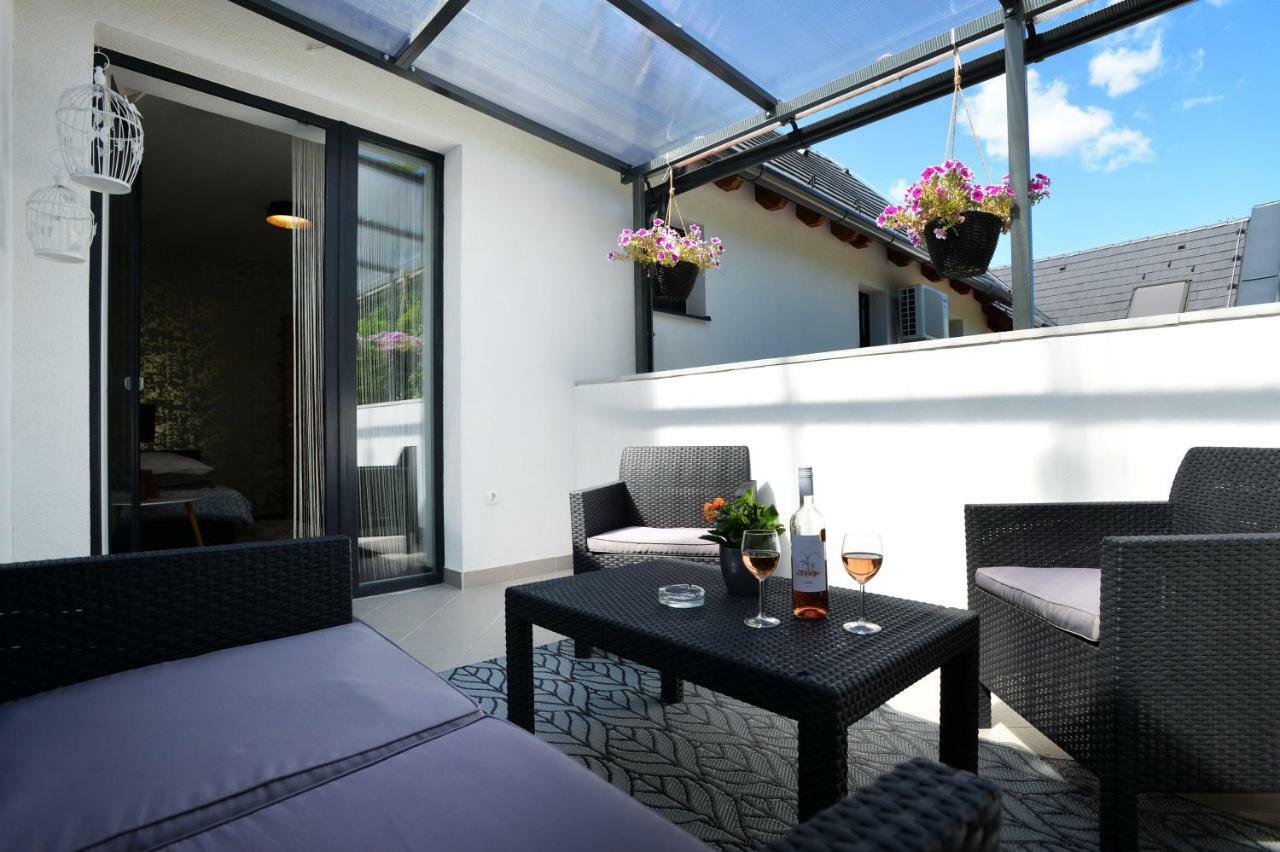 One Luxury Suites Eger Exteriér fotografie
